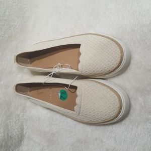 Report Cream Flats with Scalloped Edges
